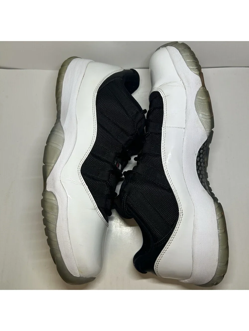 Air Jordan 11 Retro Low Tuxedo 2013 - Size 11 - (528895-110)